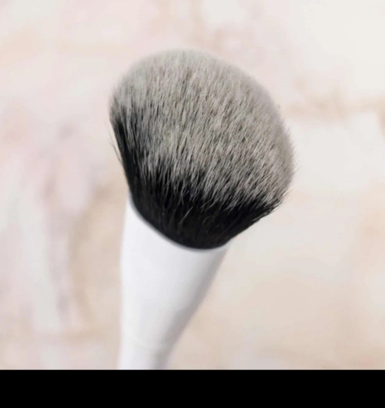 Blush Bundle of 2 ~1 Doucce Freematic Blush 1 Crown Deluxe Pro Blush Brush ~ New - Picture 3 of 10